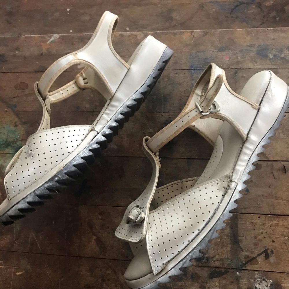 Vintage 60s taupe laser cut sandals - Picture 5 of 10